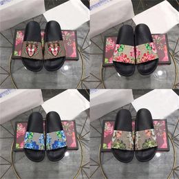 Chinelos De Design Blooms Rubber Slides Masculino Mulheres Sandálias Planas Morango Tigre Abelhas Verde Vermelho Branco Web Moda Sapatos Praia Chinelos Flor com Caixa 35-48