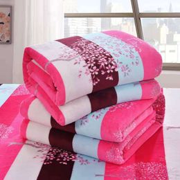 Blanket Winter hot-selling quilts, thin comfortable flannel blankets, warm double large 201128