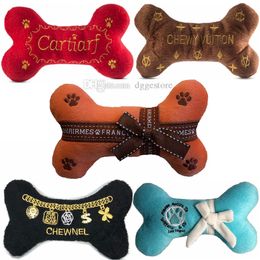 Designs Runway Pup Collection Einzigartiges quietschendes Plüsch-Hundespielzeug Pr￪t-￠-Porter Hundeknochen 5 Farben Großhandel H13