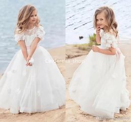 New Lovely Ball Gowns Flower Girls Dresses For Beach Wedding Short Sleeves 3D Floral Appliques Lace First Holy Communion Dresses Pageant Gowns