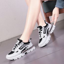 2021 Soft bottom Women Running Shoes Tripe Three Colors Mens Walking Shoes Trainers Zapatos Trend Fashion Chaussures 36-40