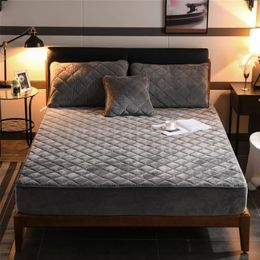 Coral FleeceThicken Quilted Mattress Cover Short Plush Quilted Bed Fitted Sheet Queen Double Bed Cover Not Including Pillowcase 201218