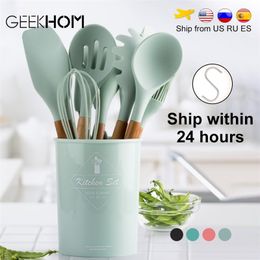 Kitchen Silicone Cooking Utensil Set Non-stick Spatula Wooden Handle Heat Resistant Cooking Accessories Kitchen Tools 201223