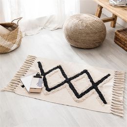 star Black White Cotton Linen Geometric Rug Nordic Ethnic Style Bedroom Floor Mat Hand Woven Tassel Carpet 201214