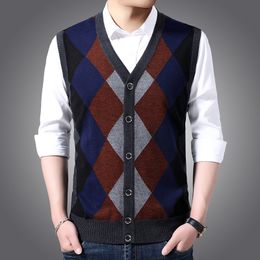 6% Wool Fashion Sleeveless Sweater Men Pullovers Cardigan Jumpers Knitwear Vest Winter V Neck Slim Fit Casual Clothing Male 201203