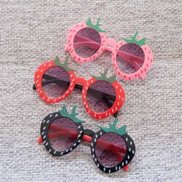 Lovely Kids Strawberry Frames Sunglasses Candy Colours Cute Fruit Frame Children Party Glasses Wholesale