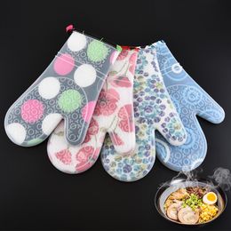 Silicone gloves baking in kitchen anti scalding heat insulation thickened double layer microwave oven anti slip gloves in 4 colorsT3I51674