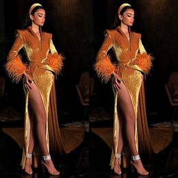 2020 Red Carpet Fashion Velvet Evening Dresses Thigh High Slit Sweep Train Long Sleeve Feather Prom Gowns Special Occasion Dress