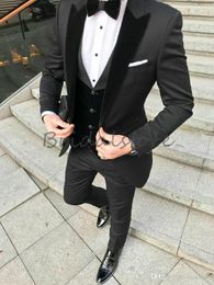 Black Groom Tuxedos Men wedding Suits Velevt Peaked Lapel Man Blazer Jacket Three-Piece Groomsmen Wear Custom Made Evening Prom Party Suits