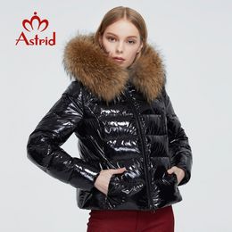 Astrid Cappotto delle nuove donne invernali donna caldo parka spesso moda giacca corta nera con cappuccio in pelliccia di procione abbigliamento femminile 7267 201026