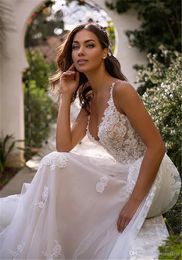 2021 Vintage Spaghetti Straps Lace A Line Wedding Dresses Tulle Applique RufflesCourt Train Garden Wedding Bridal Gowns BM1639219i