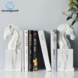 Strongwell Nordic Horse Statue Book Stand Retro Bookends Resin Craft Office Study Desktop Art Ornaments Home Decoration Gift T200710