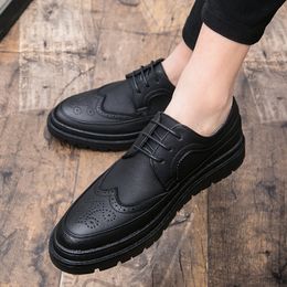 Leather Men Oxford Shoes lace up brogue British Style Retro Carved Bullock Formal business Men Dress Shoes for wedding