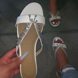 New Glitter Slippers Women Summer Sandals Fashion Bling Female Tassel Flip Flops Beach Diamond Flat Shoes Outdoor Slippers Hot X1020