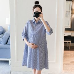 8987# 2020 Autumn Vertical Striped Maternity Blouses Half Sleeve Loose Shirts Clothes for Pregnant Women Pregnancy Tunic Tops LJ201120
