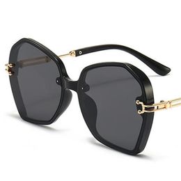 Fashion Sunglasses Temperament Women Sun Glasses Gradient Lnes Anti-UV Spectacles Hollow Temples Eyeglasses Ornamenta A++