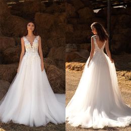 Boho V Neck A Line Wedding Dresses Custom Made Appliqued Lace Chic Bridal Gowns Sweep Train Backless Soft Tulle Gorgeous Robes De Mariée