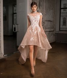 Abiti da sposa sexy alti e bassi Abiti da sposa 2019 Abito da sposa con scollo a barchetta e schiena scoperta con maniche corte