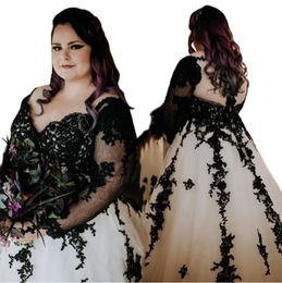 2022 Plus Size Wedding Dresses Long Sleeves Black Lace Applique Sweetheart Neckline Tulle Gothic Wedding Bridal Gown vestido de no255G