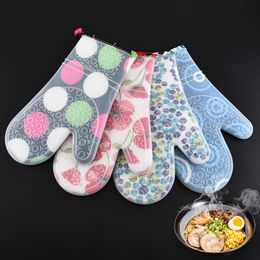 Silicone Oven Mitt Kitchen Baking Heat Insulation High Temperature Resistance Silicone Non-slip Microwave Oven Gloves HHA1710