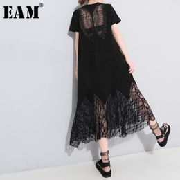 [EAM] 2020 New Spring Summer Round Neck Short Sleeve Black Lace Hollow Out Oose Long Temperament Dress Women Fashion Tide LJ200818