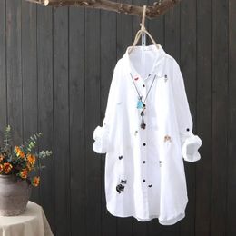 100% Cotton Spring Autumn Women White Shirt Plus Size Long Sleeve Loose Casual Long Blouse Womens Animal Embroidery Shirts D200 201202