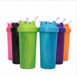 Customised plastic sports water bottle gym handle 700ML protein shaker bottles with ball 201106