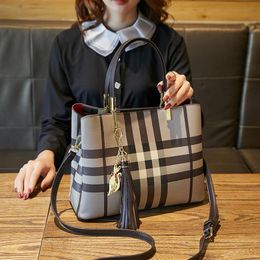 Damentasche 2021 neue Sommermode ausländischen Stil Einkaufstasche große Kapazität tragbare Schulter vielseitige Messenger