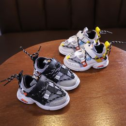 DIMI 2020 Yeni Bahar Çocuk Ayakkabı Erkek Kız Spor Ayakkabı Moda Nefes Işık Bebek Sneakers Yumuşak Alt Rahat Çocuk Ayakkabı LJ201027
