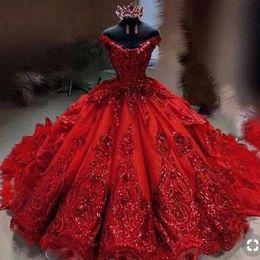 Czerwone sukienki Quinceanera koronkowe cekiny z koralikami aplikacje z ramion gorset grzbiet pociąg Sweet 16 urodzin impreza balowa suknia balowa plus rozmiar