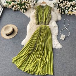 New Holiday Suits 2024 For Women Skirts Summer Lace Top High Waist Pleated Chiffon White Skirt 2 Pices Set Beach Dress 220311 0311