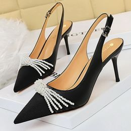 Pearl Bowknot Котенок каблуки женские насосы насосы для каблуки STILETTO 7 см Сексуальная вечеринка Обувь для вечеринок Пустотехничные женские сандалии плюс размер 43