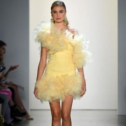 -Lässige Kleider Sexy gelb Minikleid für Frauen Eine Schulter Rüschen Tüll Prom Kleid Party Cocktail Wear Vestidos de cóctel Gala