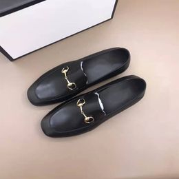 2022 New Men Dress Shoes Classic Black Cowskin Pure Colour Print Metal Buckle Flat Soled Slip On Fashion Party Wedding Business Man Exquisite Designer Leather Shoe