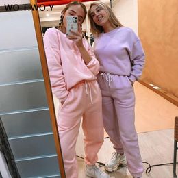 WOTWOY Fleece 2 Piece Set Women Pants and Top Ensemble Stacked Sweatpants Tracksuit Women Crop Tops Women Sportwear Joggers 201110