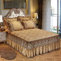 Lace Velvet Bedspread King Size Quilted Bedskirt Ruffle Elastic Full Queen Bed Cover Pillow Cases Soft Warm European 3-Piece LJ201016