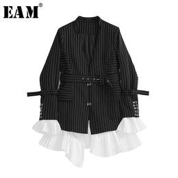 [EAM] Women Black Striped Pleated Blazer New V-collar Long Sleeve Loose Fit Jacket Fashion Tide Spring Autumn WD91501 201114