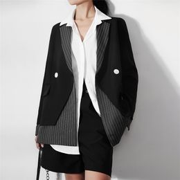 [EWQ] Autumn New Sweet Women Jacket Loose Black Suits Outwear Ladies Office Coat Stitching Fake 2 Piece Striped Blazer Top 201114