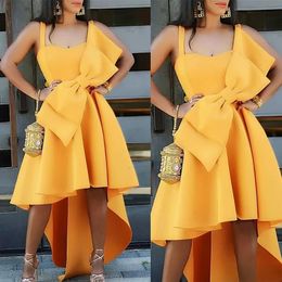 2020 Amarelo A-Linha Vestidos de Noite Hi-Lo Spaghetti Strap Satin Bow Sweep Train Vestido de Noite Ruched Personalizado Formal Party Vestido CG001