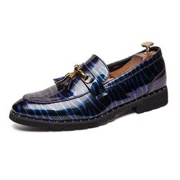 Couro nova patente Homens Tassel Sapatos italiano luxo sapatos Moda brilhante casamento Partido Calçados Oxford