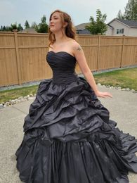 Gothic Black Taffeta Wedding Dress Strapless Tiered Ruched Skirt Vintage Victorian Bridal Gowns Back Lace-Up Plus Size Bride Wedding Dresses 2022 Vestidos