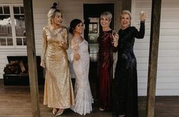 2022 Sparkly Sequins Bridesmaid Dresses Scoop Neck Ruched Long Sleeves Sheath Ankle Length Plus Size Maid of Honour Gown Country Wedding Wear