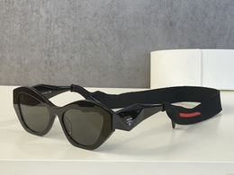 Classic retro mens sunglasses fashion design womens glasses luxury brand designer eyeglass top quality Simple business style uv400 with case SPR 07W-F