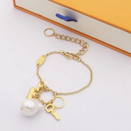 T GG Necklace Europe America Fashion Jewellery Sets Lady Womens Goldcolor Metal Pearl V Initials Circle Flower key Charms Chain Together Necklace