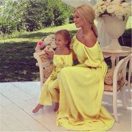 Mother Daughter Dresses Bohemia Maxi Dress Mom Matching Mother Daughter Clothes Beach Long Dress Strapless Family Look Clothes LJ201111