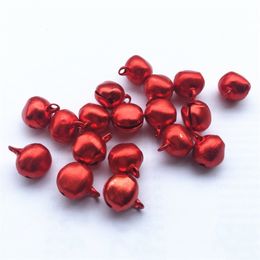 500 Stück 12 mm rote Weihnachtsglocken Schlüsselanhänger Charms Schnürung Glocke Weihnachtskugeln Weihnachtsmann DIY Verzierungen Handwerk 201127