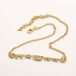 22SS de luxe de luxe lettres pendentif colliers en acier inoxydable classique simple cristal géométrique strass collier femme mariage bijoux accessoires