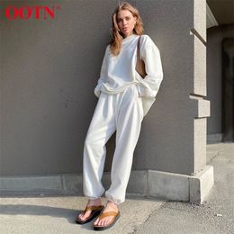 OOTN Autumn Winter Sweatshirt And Pants Two Piece Set Women Casual Loose Solid Pullover Tracksuit Ladies Trousers 2 Piece Set 201110