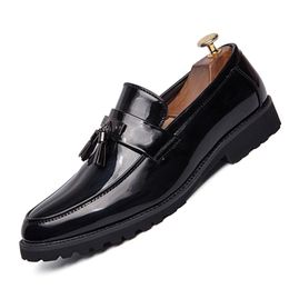 -Heiße Verkauf-Männer Schuhe Kleid Hochzeitsschuhe Mode Italienische Männer Elegante formale Slip On Office Oxford