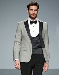 Excellent Light Grey 3 Piece Suit Men Wedding Tuxedos Peak Lapel Slim Fit Groom Tuxedos Men Business Dinner Prom Blazer(Jacket+Pants+Tie+Vest) 1266